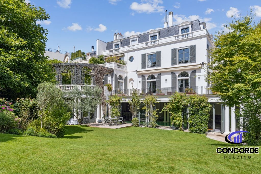 Prestigious 504 sqm Detached House for Sale in Limassol District Detached house for sale La Muette, Auteuil, Porte Dauphine, France1